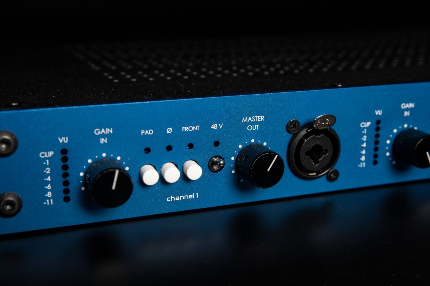 web-r1002-PREAMP-close